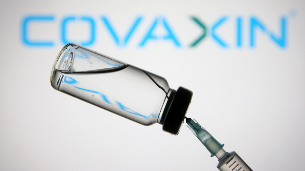 UKRAINE - 2021/07/05: In this photo illustration, a medical syringe and a vial are seen in front of Covaxin logo, a vaccine against COVID-19 developed by Bharat Biotech. (Photo Illustration by Pavlo Gonchar/SOPA Images/LightRocket via Getty Images)