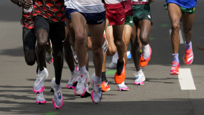 Előállt a maga verziójával a frissítőket megsemmisítő tokiói maratonista