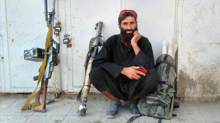 Nem hosszabbítják meg az afganisztáni csapatkivonásra kitűzött határidőt - a nap hírei