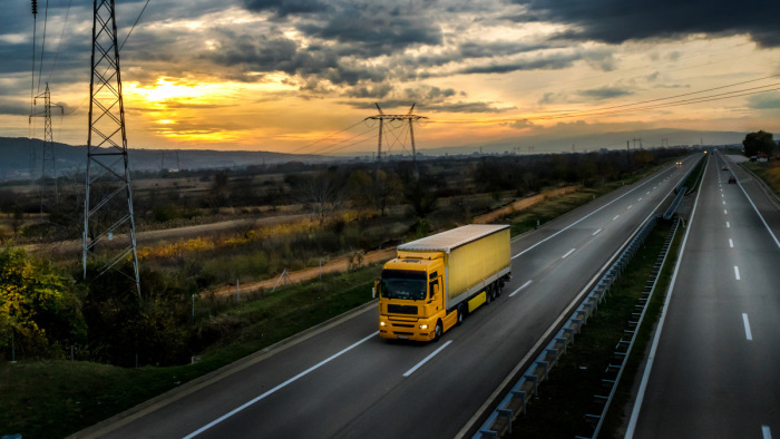 Eltűnhet a magyar utakról a kamionok egy része