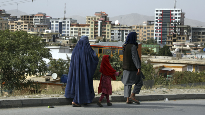 Maradjanak otthon az afgán nők, így nem bántják őket az utcán a tálibok szerint