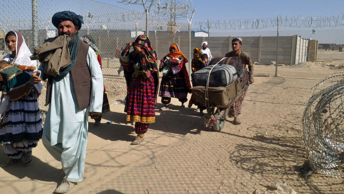 A tálibok szerint afgánokat lőttek le a pakisztáni határon