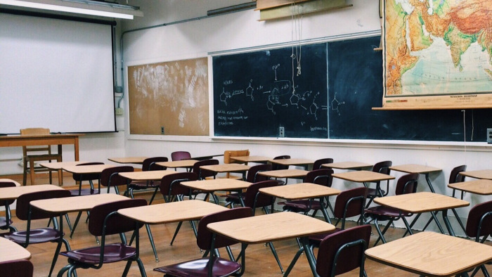 Számoltak az elbocsátással: 48 tanár nem tart órát egy budaörsi gimiben
