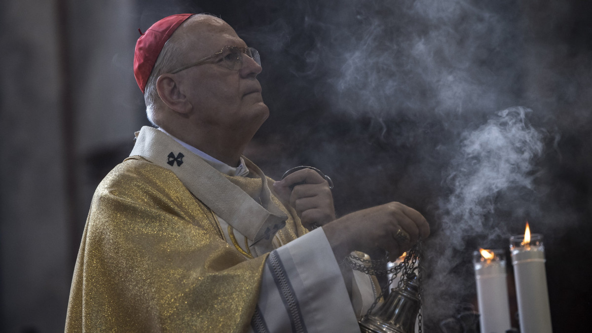 Erdő Péter bíboros, esztergom-budapesti érsek misét mutat be Nagyboldogasszony ünnepén az esztergomi bazilikában 2021. augusztus 15-én.
