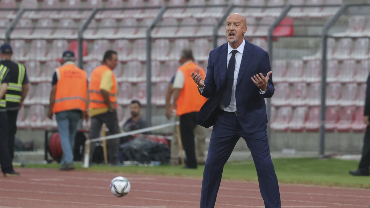 Marco Rossi szövetségi kapitány az Albánia-Magyarország labdarúgó világbajnoki selejtező mérkőzésen az albániai Elbasanban 2021. szeptember 5-én. Albánia 1-0-ra győzött.