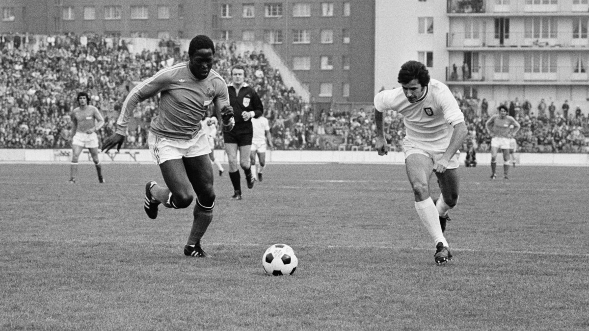 Jean-Pierre Adams (L) from France and Baptista Tamagnini Nene during a friendly international match between France and Portugal.   (Photo by Universal/Corbis/VCG via Getty Images)