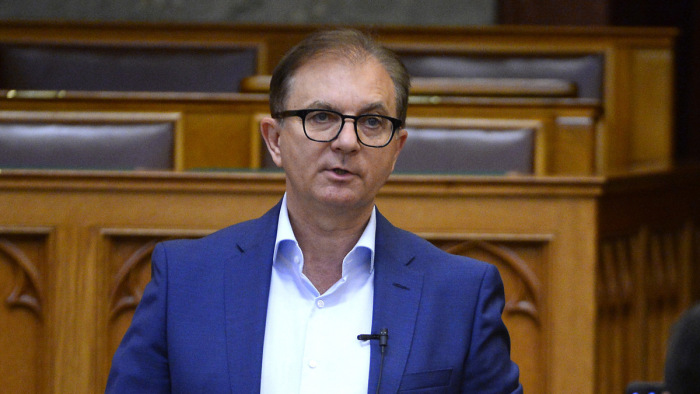Minden képviselő Tóth Csaba mentelmi jogának felfüggesztésére szavazott