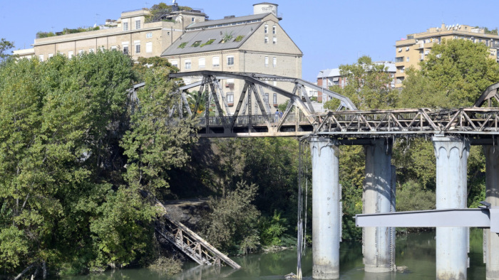 Szárazság – Egyre meghökkentőbb dolgok emelkednek ki a Tiberis medréből