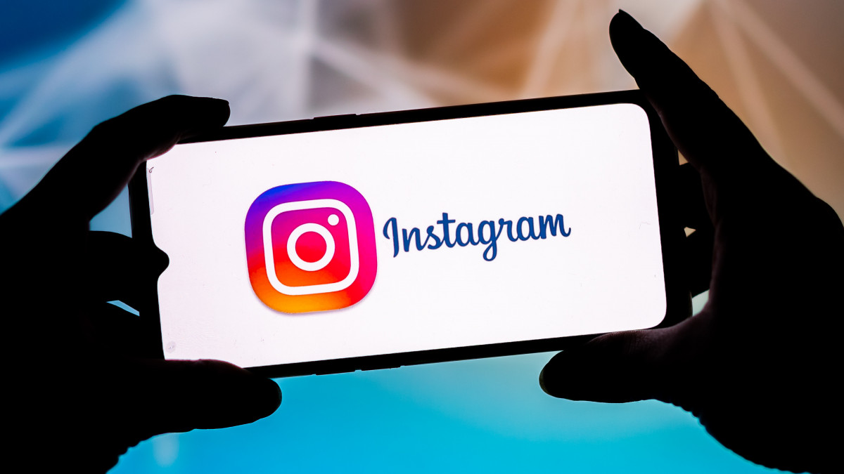 POLAND - 2021/09/23: In this photo illustration an Instagram logo seen displayed on a smartphone. (Photo Illustration by Mateusz Slodkowski/SOPA Images/LightRocket via Getty Images)