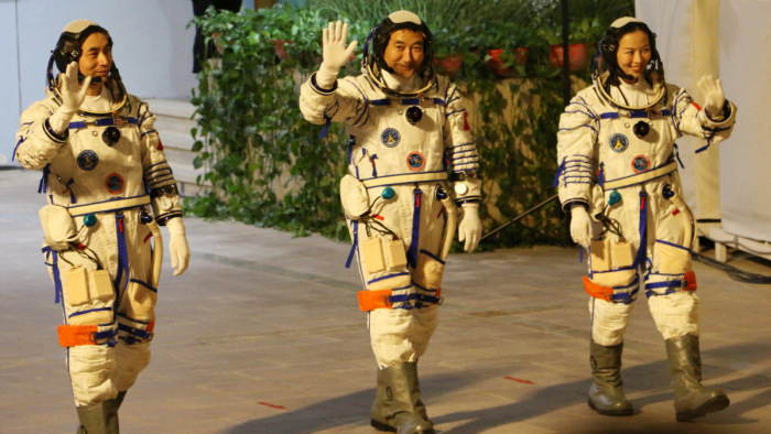 Megérkeztek a kínai űrhajósok