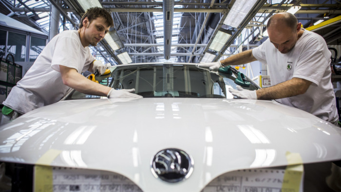 Pánikban a német autógyártók: Európa megint lábon lőheti magát