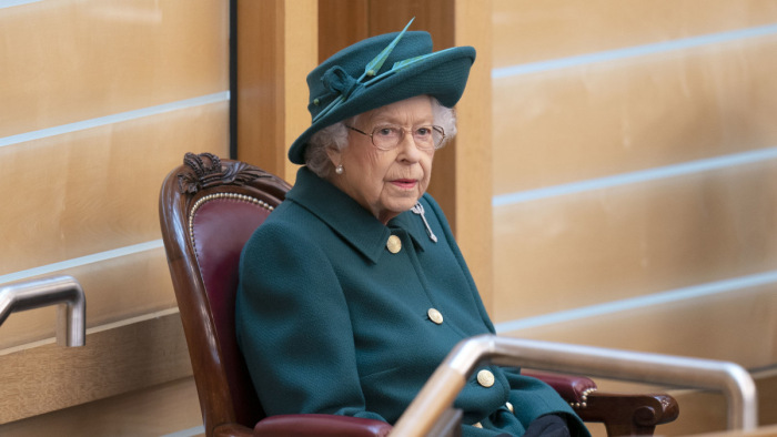 Most először nem Londonban nevezi ki az új miniszterelnököt II. Erzsébet