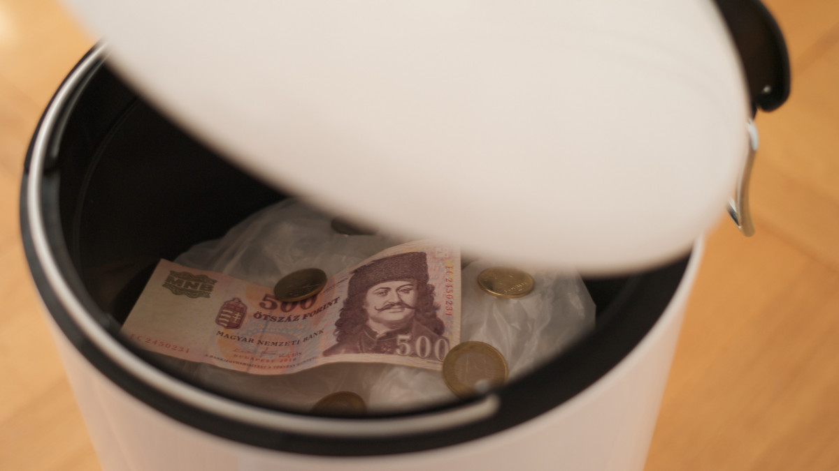 500 Forint Bill in a white dustbin.