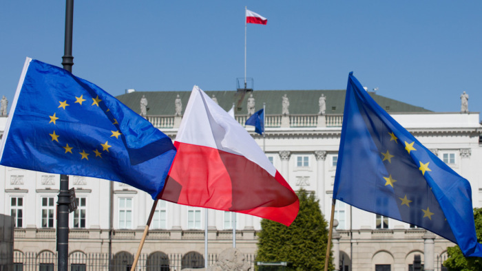 Az EU egyértelmű kötelezettségvállalást vár Varsótól