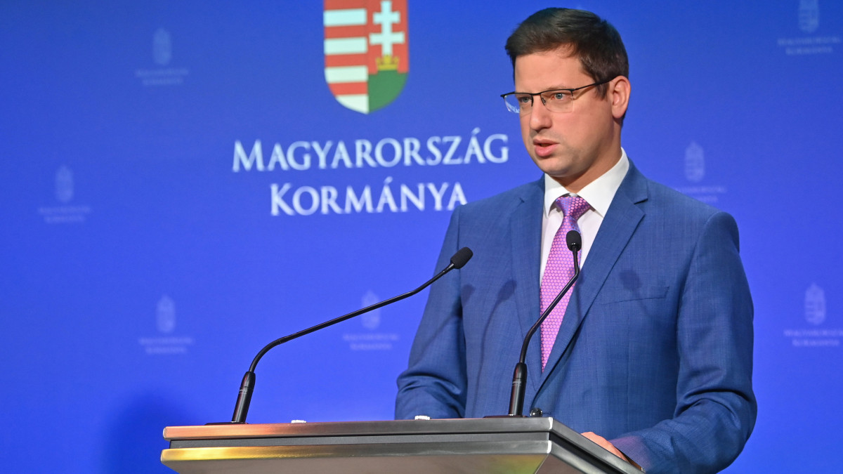 Gulyás Gergely, a Miniszterelnökséget vezető miniszter a Kormányinfó sajtótájékoztatón a Miniszterelnöki Kabinetiroda Garibaldi utcai sajtótermében 2021. október 28-án.