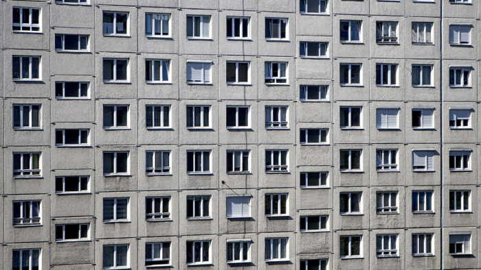 Kigyulladt egy panelház, két ember halt meg a 8. emeleten