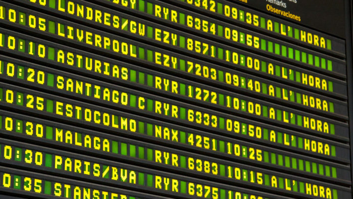 Dolgozó utasok tízezrei bosszankodnak most a világ repterein