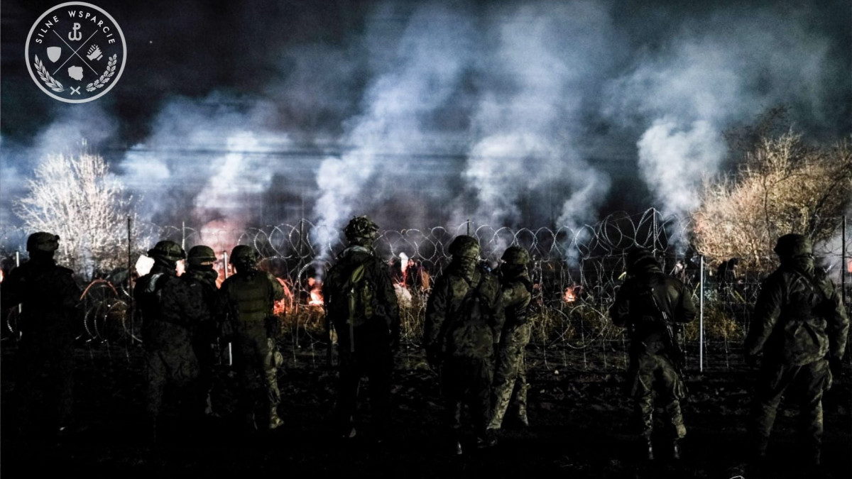 KUZNICA BIALOSTOCKA - NOVEMBER 9:  In this handout image provided by the Polish Ministry Of Defence, members of the Polish Territorial Defence Forces continue to patrol on Belarusian-Polish border as migrants gather on the border on November 09, 2021 in Kuznica Bialostocka, Poland. The situation on the border between Poland and Belarus continues to intensify, as hundreds of migrants arrive at the Polish border to join the EU. (Photo by Polish Ministry Of Defence via Getty Images)