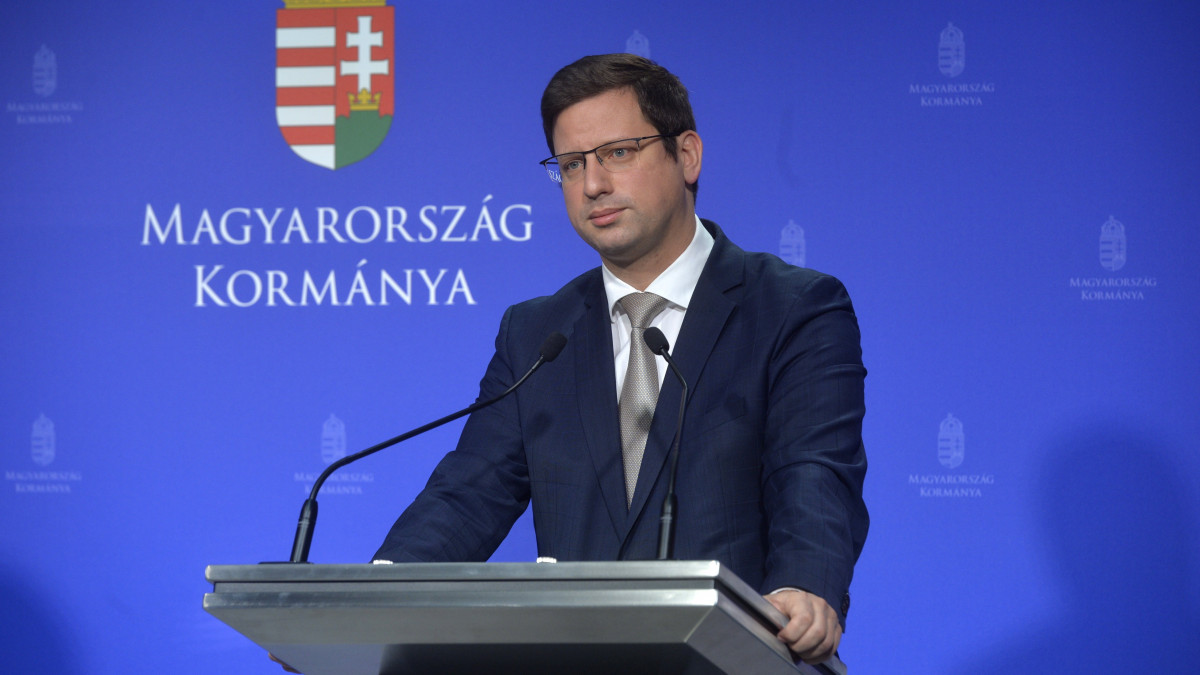 Gulyás Gergely, a Miniszterelnökséget vezető miniszter a Kormányinfó sajtótájékoztatón a Miniszterelnöki Kabinetiroda Garibaldi utcai sajtótermében 2021. november 11-én.