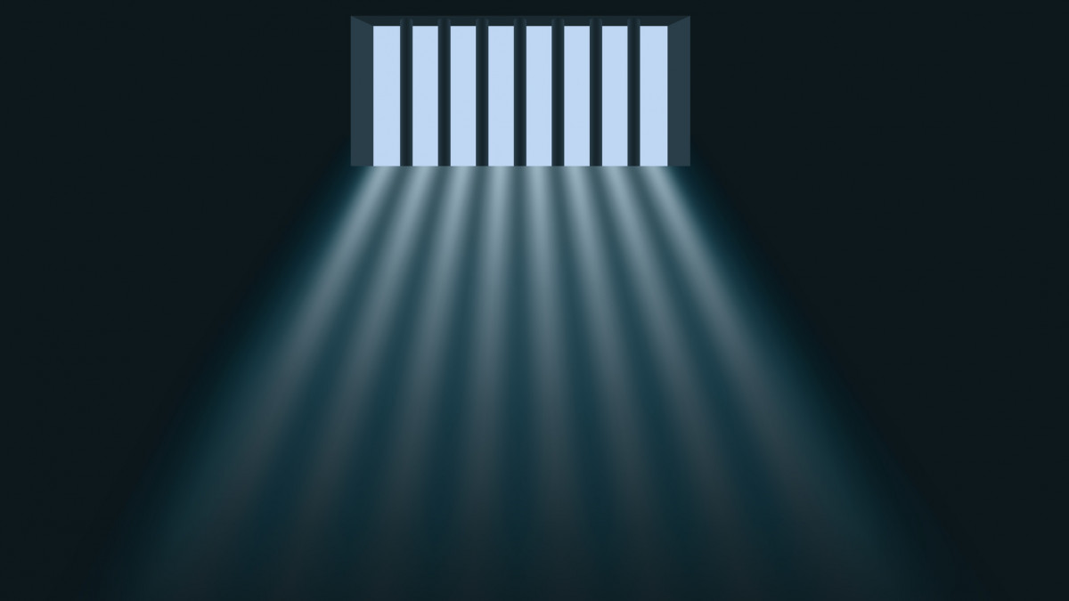 Concept de la prison et de la privation de libertĂŠ avec la lumiĂ¨re du jour qui ĂŠclaire lâintĂŠrieur dâune cellule au travers des barreaux de la fenĂŞtre.