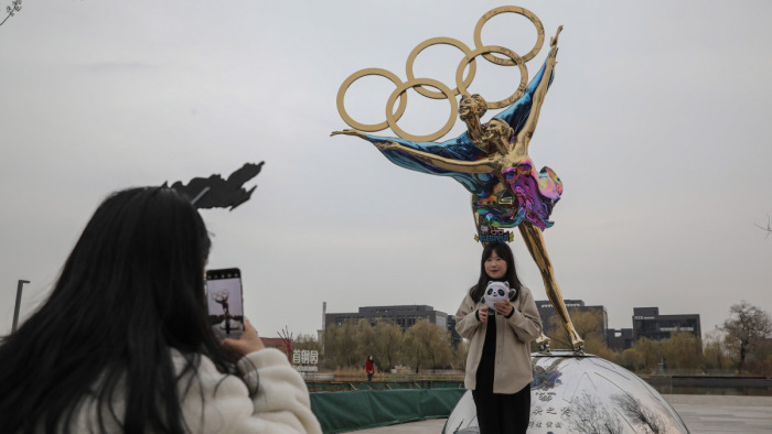 A téli olimpiát rendező Kína nem izgul az omikron miatt