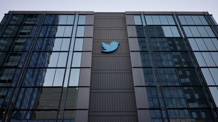 Perekkel bombázzák a Twittert, mert elmaradtak az irodabérletek díjával