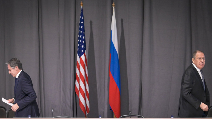 Telefonon próbált közelebb kerülni egymáshoz az orosz és az amerikai külügyminiszter