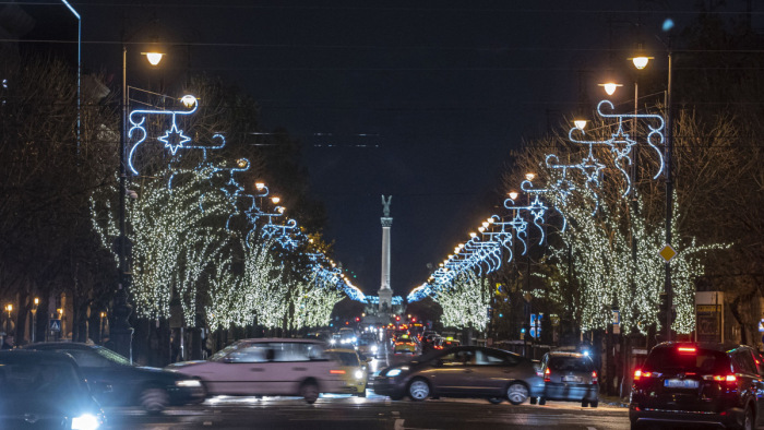 Mi lesz idén a budapesti karácsonyi díszkivilágítással?