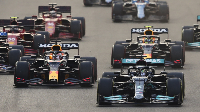 Rádióbeszélgetések: így élte meg az utolsó köröket Lewis Hamilton