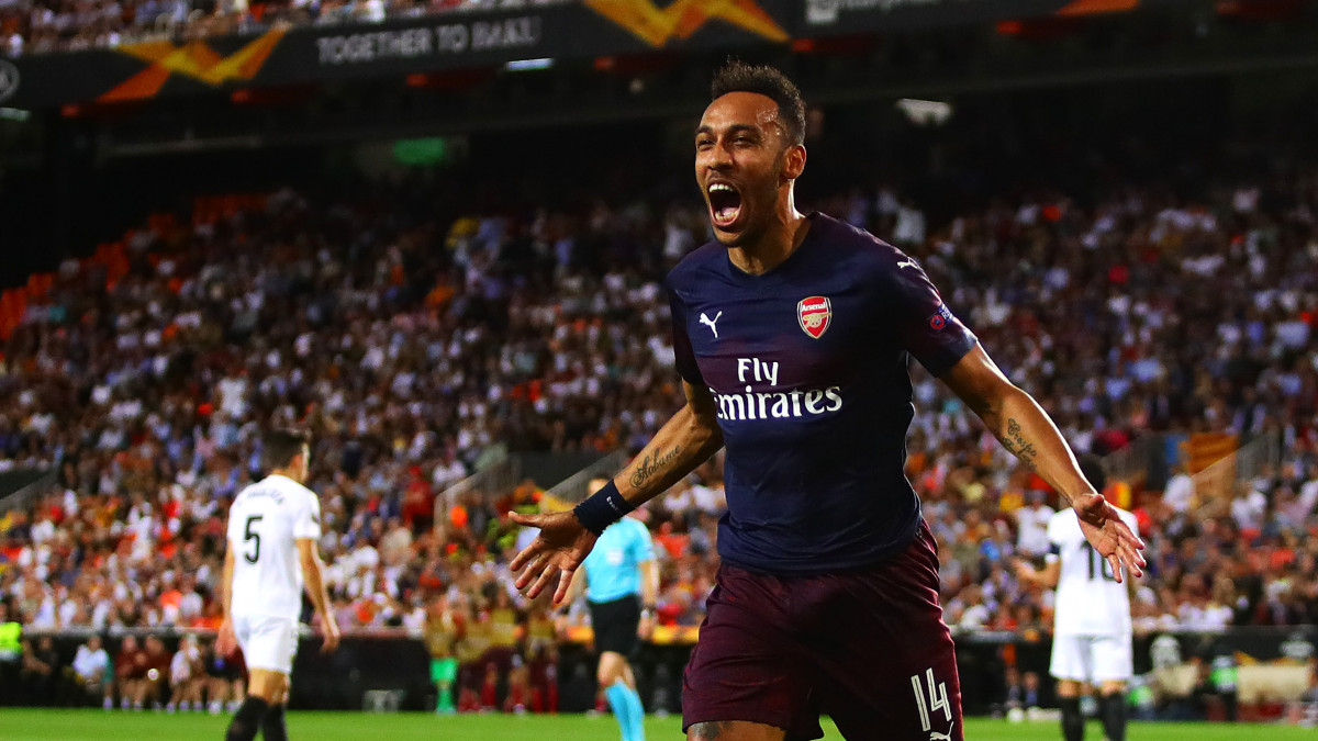 VALENCIA, SPAIN - MAY 09: Pierre Emerick-Aubameyang of Arsenal celebrates scoring the equaliser during the UEFA Europa League Semi Final Second Leg match between Valencia and Arsenal at Estadio Mestalla on May 09, 2019 in Valencia, Spain. (Photo by Chris Brunskill/Fantasista/Getty Images)