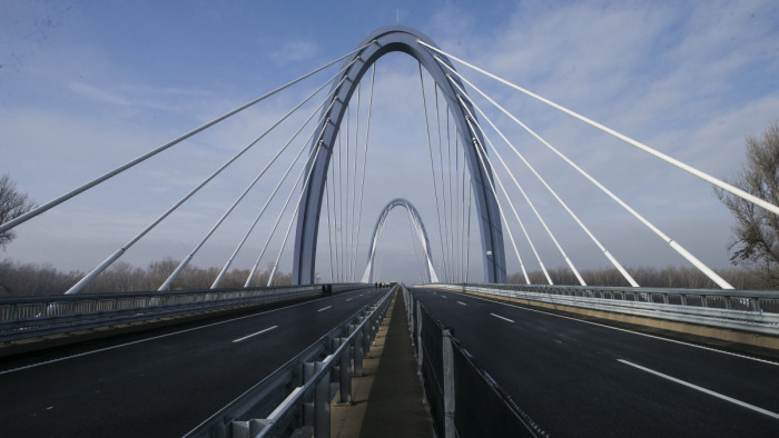 Európában egyedülálló szerkezetű híd épült Magyarországon - képek