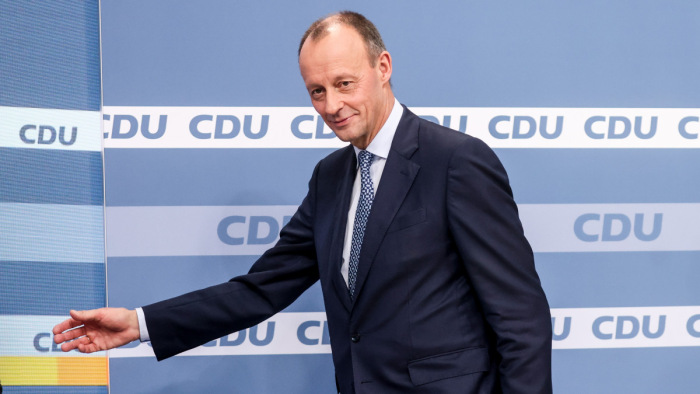 A CDU/CSU magasan vezeti a német pártok népszerűségi listáját, Merz is előretört