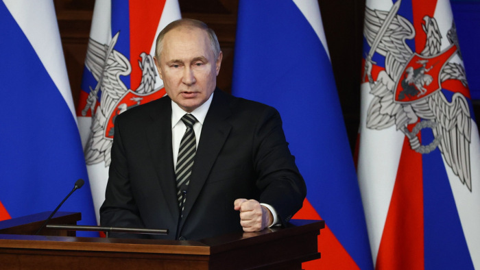 Vlagyimir Putyin: elegünk van Amerika manipulációiból