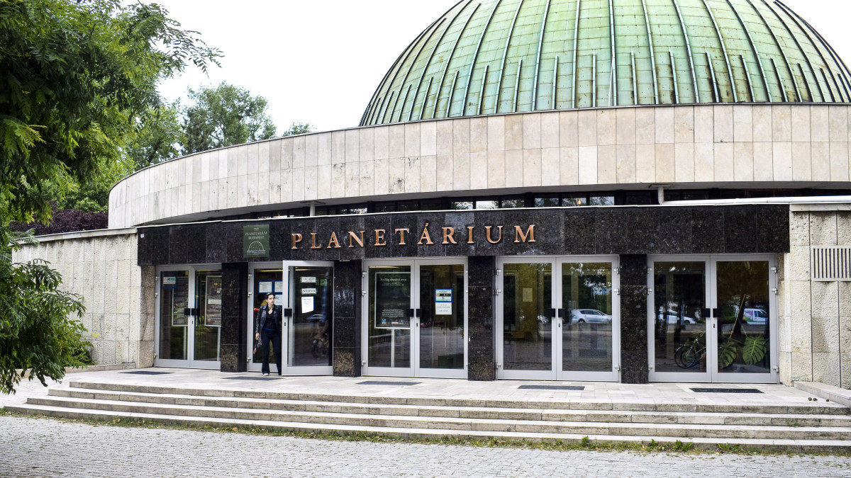 A TIT (Tudományos Ismeretterjesztő Társulat) Budapesti Planetárium 40 évig folyamatosan működött és 2017. június 17-én tartotta felújítás előtti utolsó előadását a Népligetben. MTVA/Bizományosi: Róka László  *************************** Kedves Felhasználó!