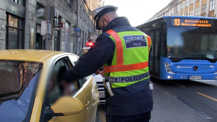 A buszsávokat ellenőrizték - sok mindent találtak