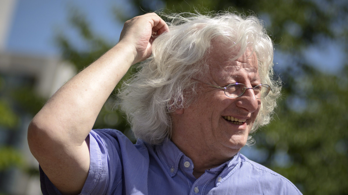 Esterházy Péter Kossuth-díjas író a 85. ünnepi könyvhét debreceni megnyitóján 2014. június 12-én.