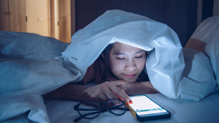 Evés, ivás, mobil, pizsama, ágynemű – így kellene készülnünk egy jó alvásra