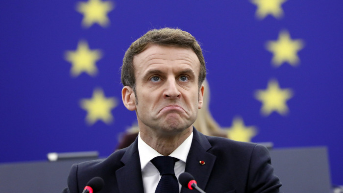 Orbán Viktor után ma Moszkvában tárgyal Emmanuel Macron francia elnök is