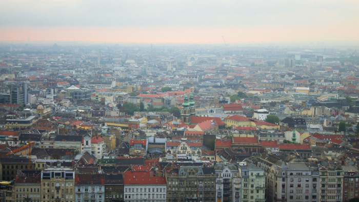 Ebbe belehalhatunk – súlyosan terhelt Budapest levegője egy káros anyaggal