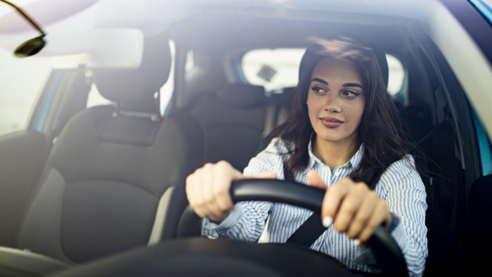 Közlekedésbiztonsági szervezet: vezess úgy, mint egy nő!