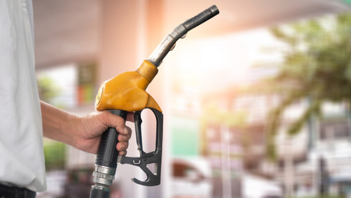 Új szabályozás jön – drasztikusan drágulhatnak az üzemanyagok