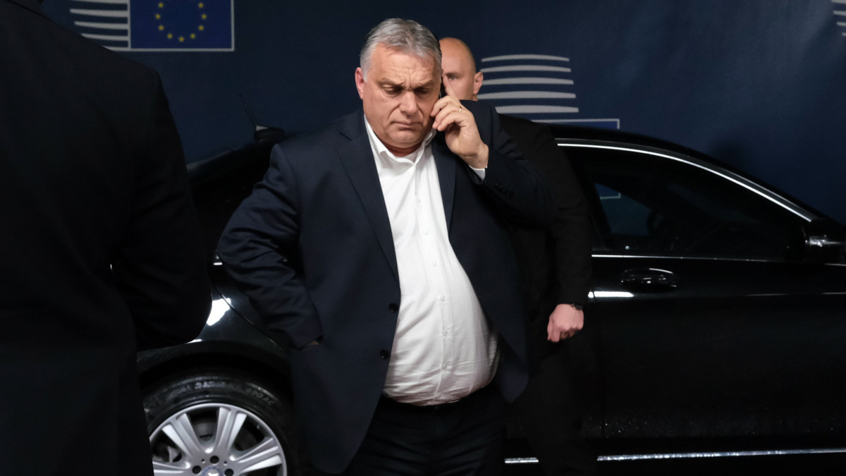 Az Európai Tanács által közreadott képen Orbán Viktor miniszterelnök megérkezik az Európai Unió állam- és kormányfői rendkívüli csúcstalálkozójára, amelyet az orosz-ukrán válság ügyében tartanak Brüsszelben 2022. február 24-én.