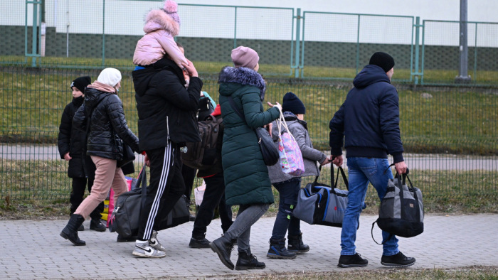 Több mint félmillióan menekültek már el a háború miatt Ukrajnából