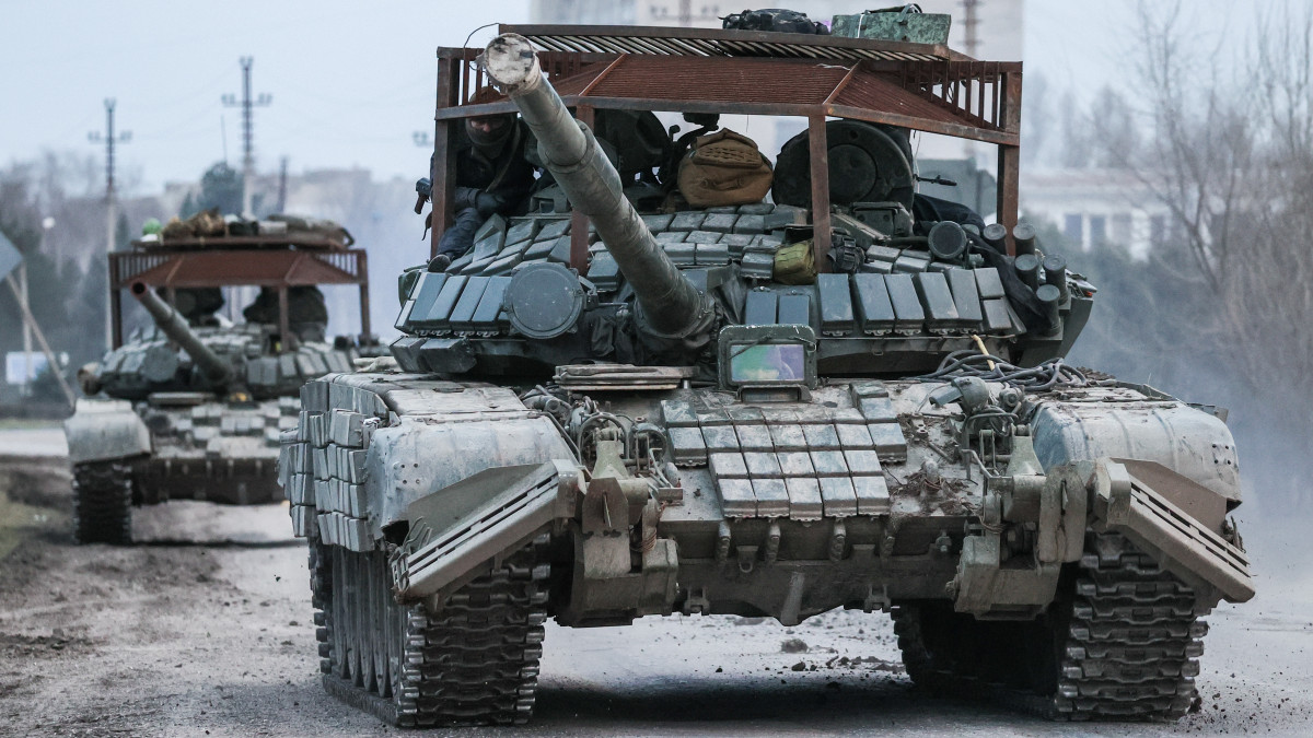 CRIMEA, RUSSIA - FEBRUARY 24, 2022: Tanks move across the town of Armyansk, northern Crimea. Early on February 24, President Putin announced a special military operation to be conducted by the Russian Armed Forces in response to appeals for help from the leaders of the Donetsk and Lugansk Peoples Republics. Sergei Malgavko/TASS (Photo by Sergei Malgavko\TASS via Getty Images)