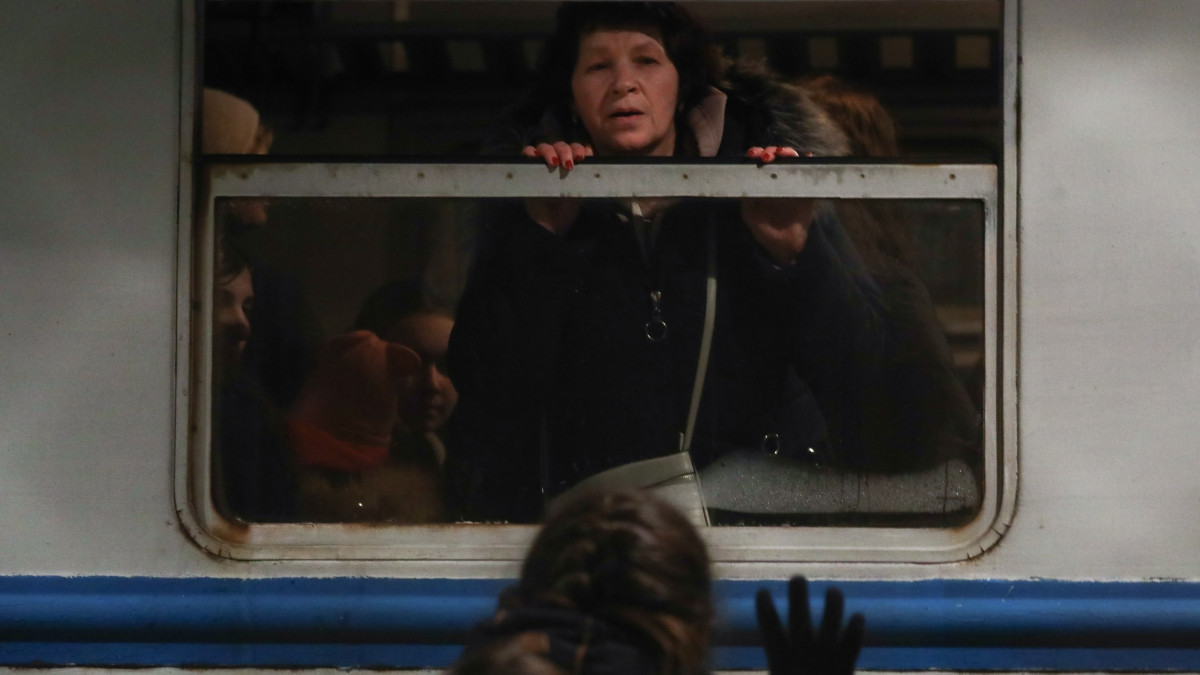 PRZEMYSL, POLAND - MARCH 03 : People from Ukraine arrive at the main railway station due to ongoing Russian attacks on Ukraine, in Przemysl, Poland on March 3, 2022. (Photo by Beata Zawrzel/Anadolu Agency via Getty Images)