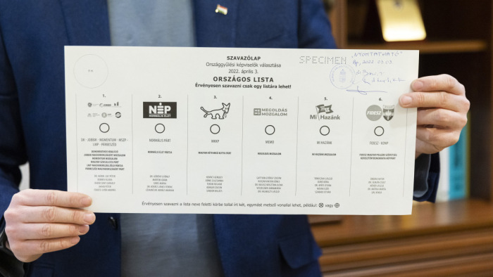 Így fognak kinézni a pártlistás szavazólapok az április 3-i választásokon - fotó