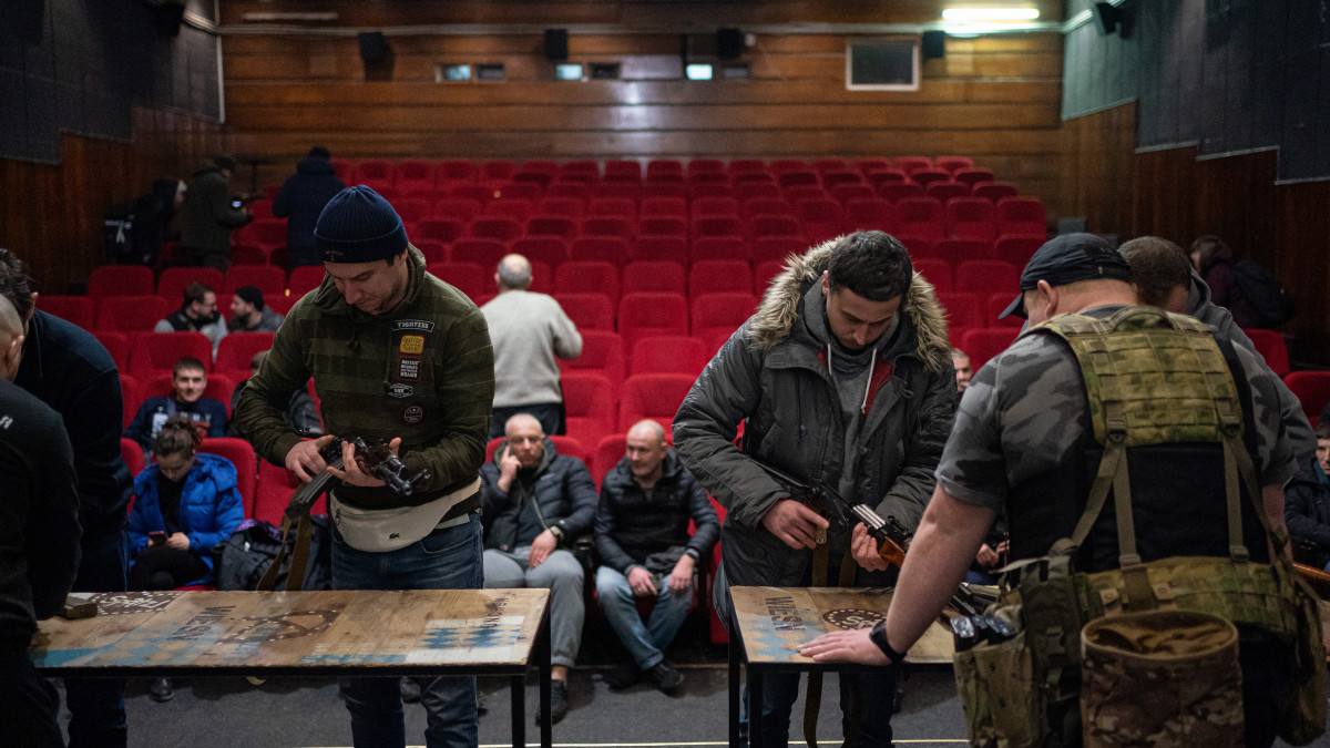 LVIV, UKRAINE - MARCH 05: Civilians learn to use AK47 rifles in a cinema at the Lviv Film Center on 5 March 2022 in Lviv, Ukraine. According to the latest information, Ukraine today suspended the evacuation of civilians from Mariupol in view of the breakdown of the ceasefire, in order to open humanitarian corridors, by Russia. The balance of the war, according to the Ukrainian State Emergency Service, is more than 2,000 civilians dead and more than one million refugees have fled the country. The UN Security Council held an emergency meeting to denounce the attack on the Zaporiyia nuclear power plant as illegal. Despite the seriousness of the attack, no change in radiation levels has been recorded. (Photo By Pau Venteo/Europa Press via Getty Images)