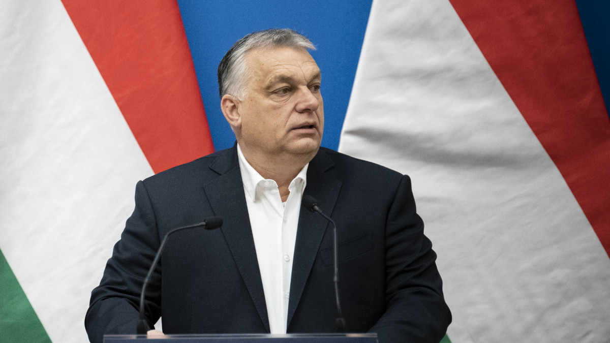 A Miniszterelnöki Sajtóiroda által közreadott képen Orbán Viktor miniszterelnök Magyarország nagyköveteinek tart előadást a következő időszakban előttük álló feladatokról a Külgazdasági és Külügyminisztérium misszióvezetői értekezletén 2022. március 1-jén.