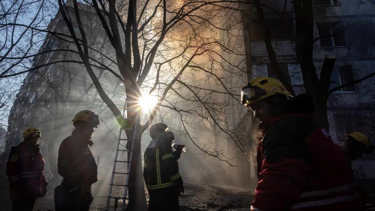 KYIV, UKRAINE - MARCH 15: Firefighters work to extinguish a fire at a residential apartment building in the Sviatoshynskyi District after it was hit by a Russian attack in the early hours of the morning  on March 15, 2022 in Kyiv, Ukraine. Russian forces continue to attempt to encircle the Ukrainian capital, although they have faced stiff resistance and logistical challenges since launching a large-scale invasion of Ukraine last month. Russian troops are advancing from the northwest and northeast of the city. (Photo by Chris McGrath/Getty Images)
