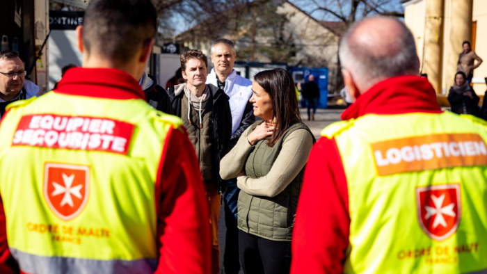 Novák Katalin a határon: mindenki teszi a dolgát